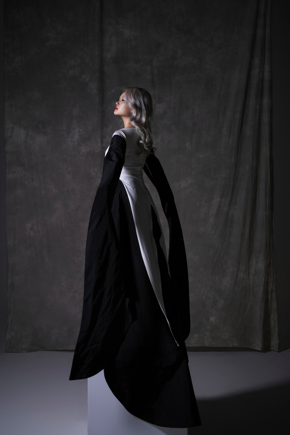 The Sphinx Dance Winged Top